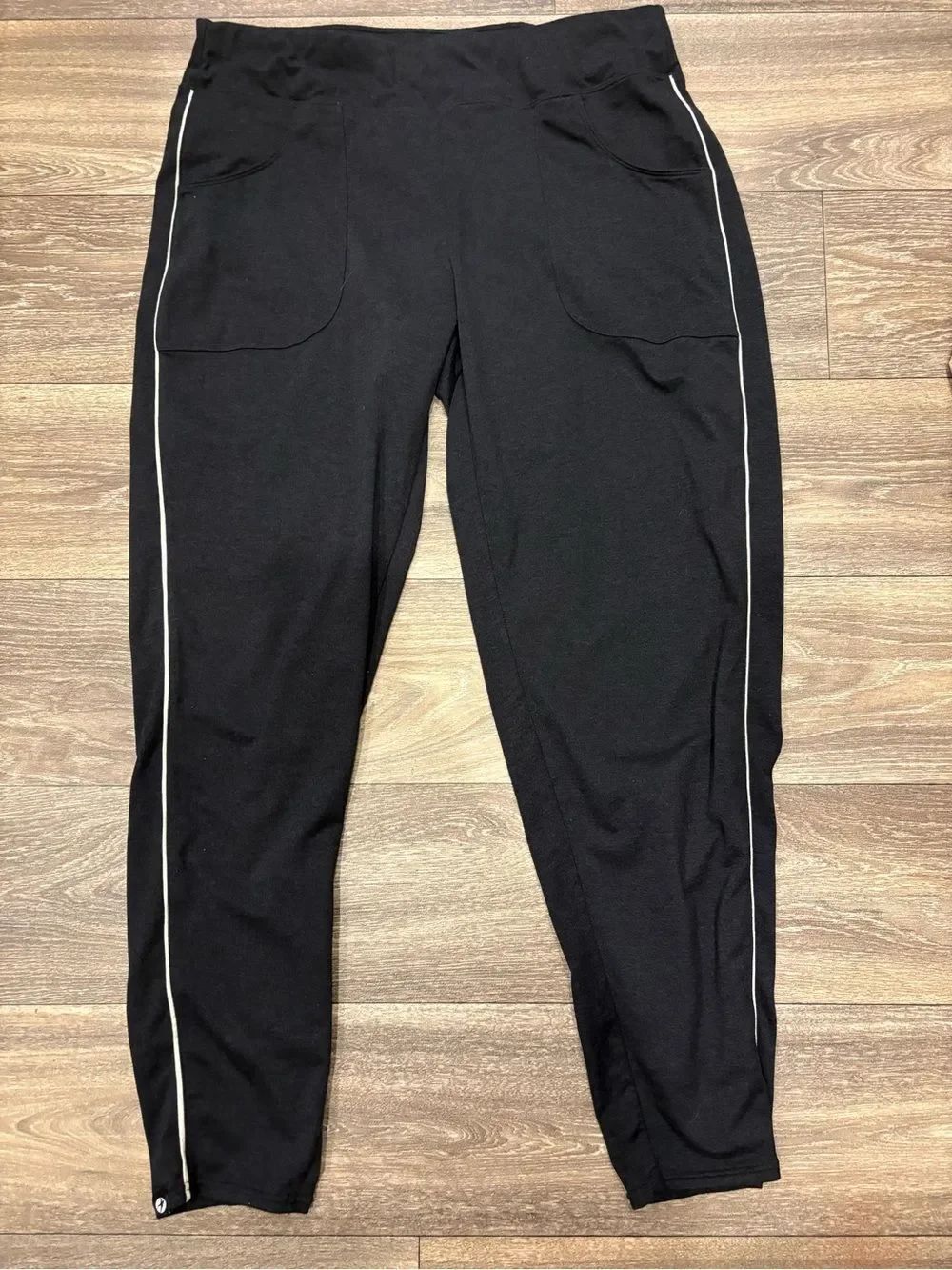 oiselle Lux Black Performance Joggers with Logo Tag Size XL